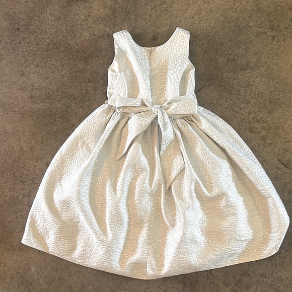American Princess girls sleeveless dress with
pearl detail and tie in the back. - Picture 4 of 7